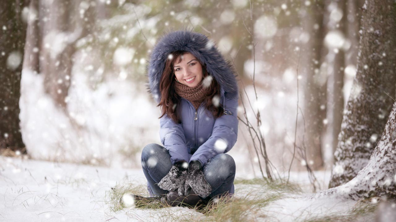 How to Paint Falling Snow in Photoshop Using a Custom Brush (That You'll Actually Reuse)
