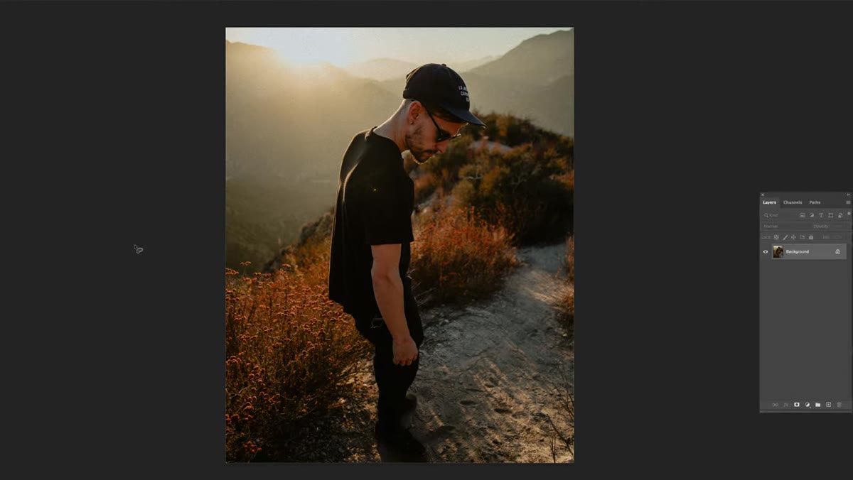 Cropped 4x5 portrait being stretched to 16x9 ratio