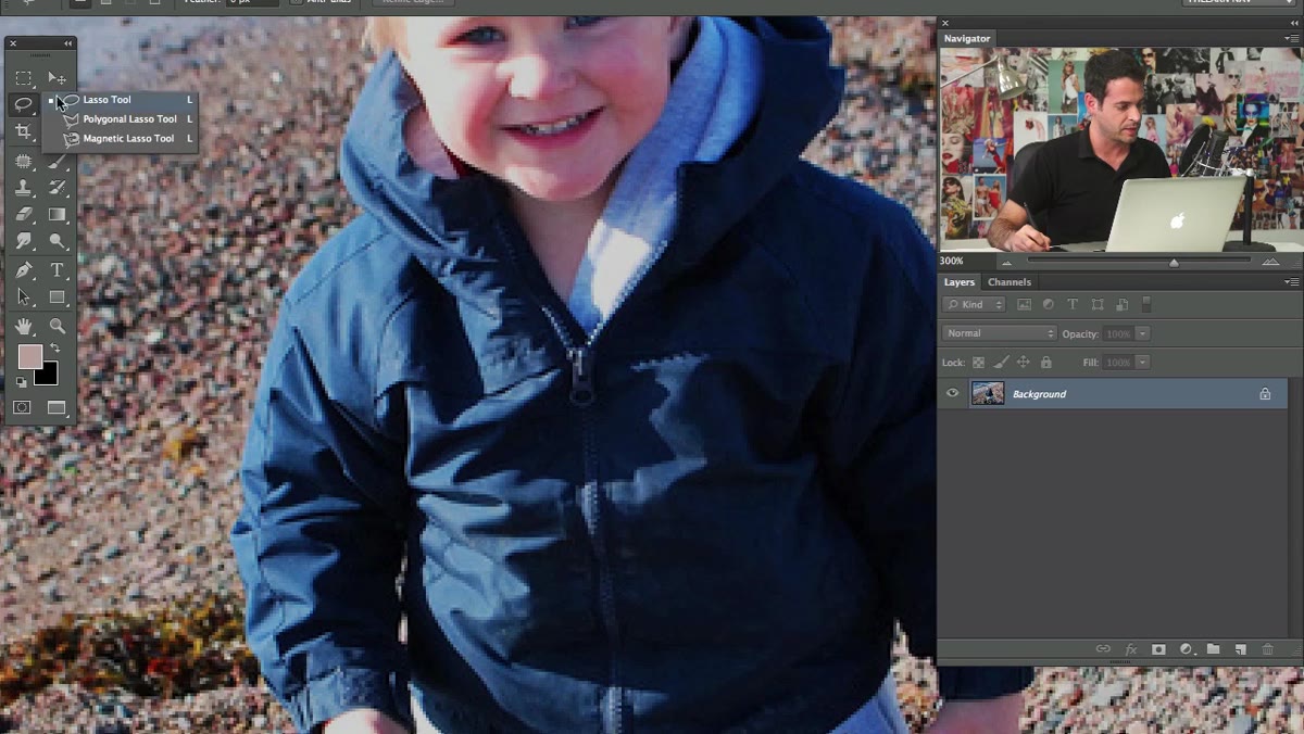 Magnetic Lasso tool tracing the edge of the subject