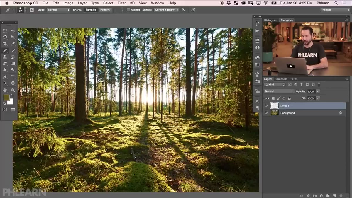 New empty layer added above photo layer