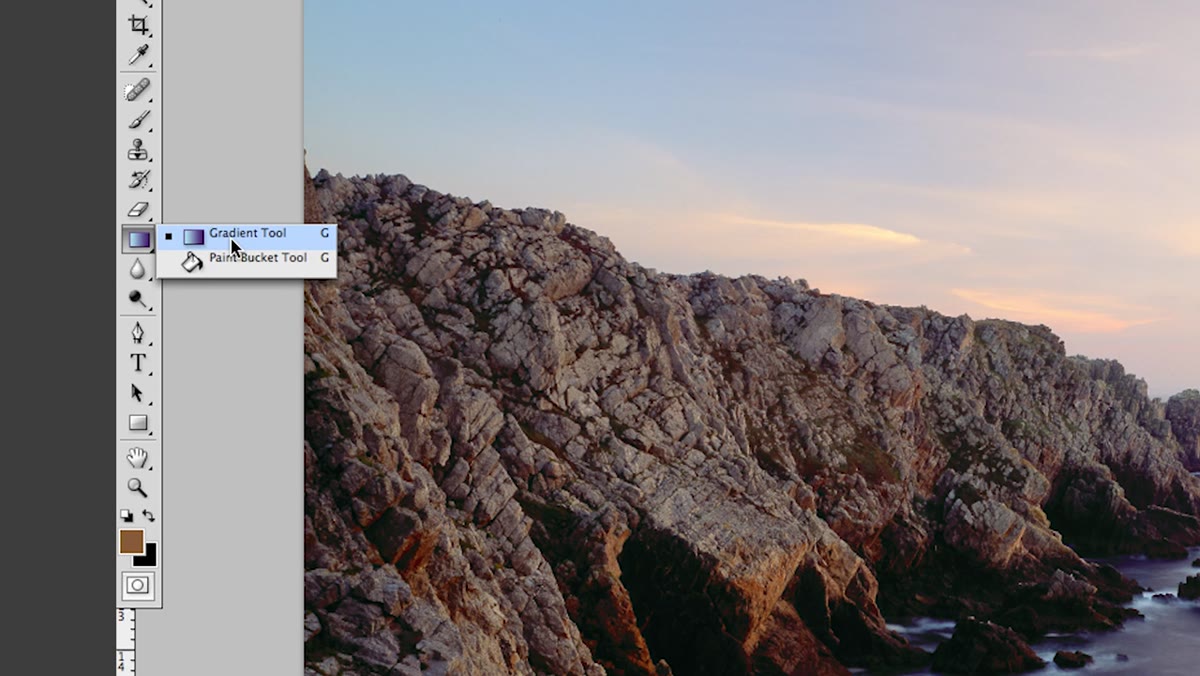 Gradient tool selected with foreground to transparent option active