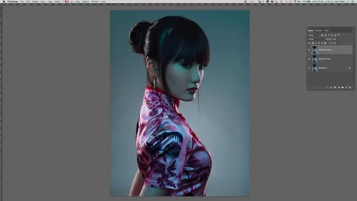 Liquify tool being used to adjust subject&rsquo;s shoulder position