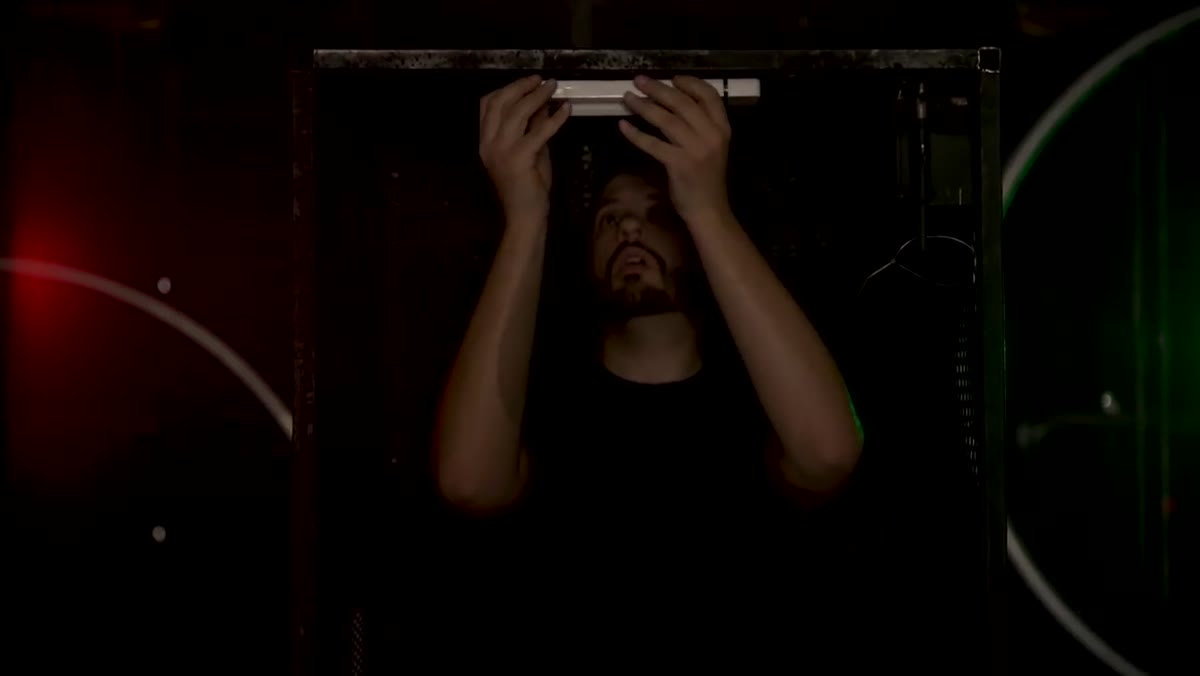Jay&rsquo;s complex set with multiple colored light sources visible