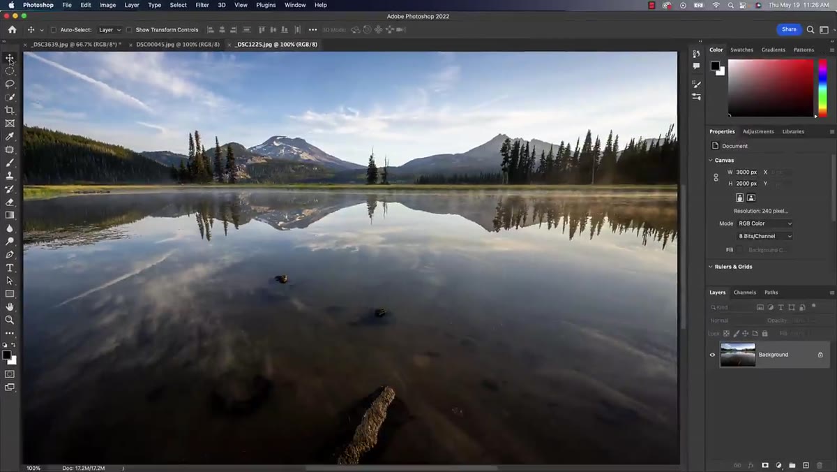 Move tool selected in toolbar with Auto Select option visible