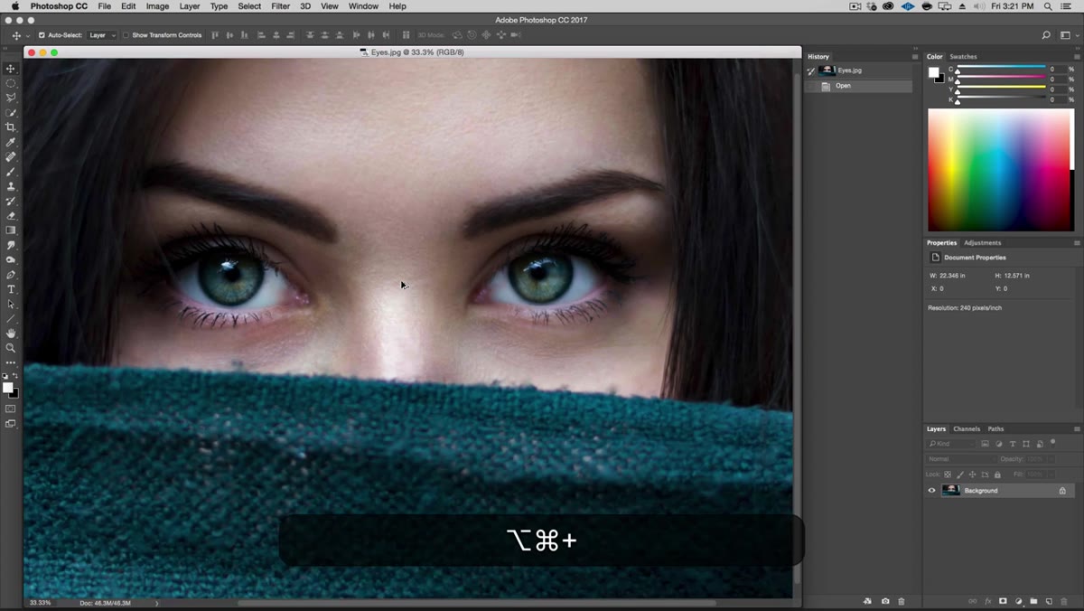 Zoomed-in view of eye at 200% in Photoshop