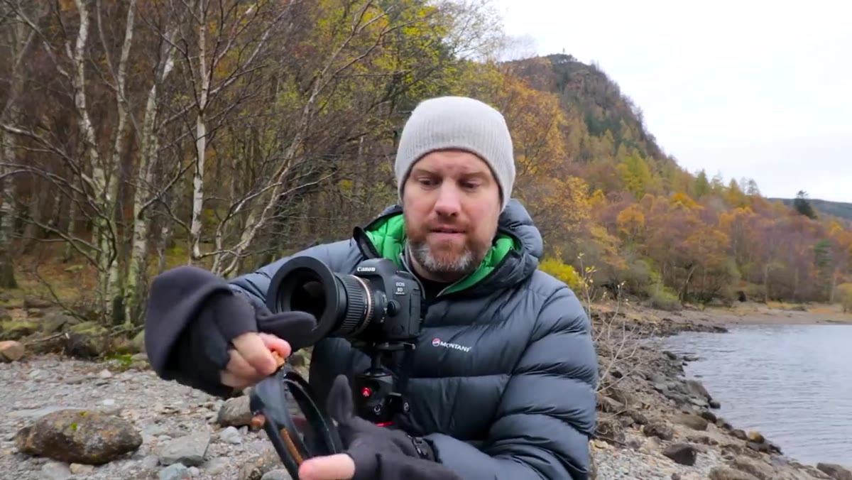 Ross demonstrating the integrated circular polarizer in the filter holder